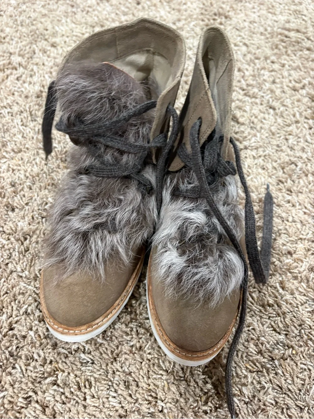 Johnston and Murphy Suede Taupe Fur Lined Boots 8